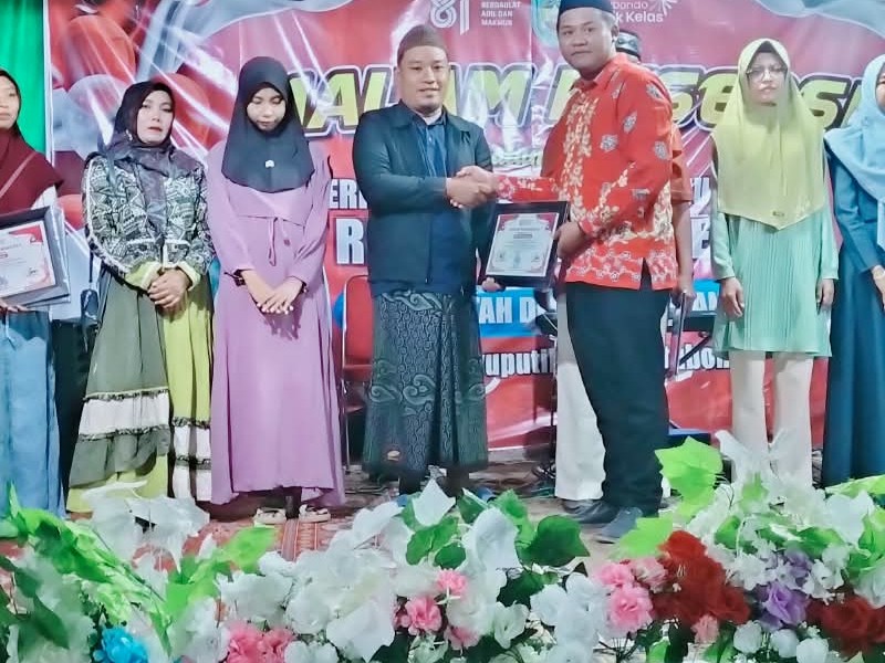 MENERIMA PIAGAM PENGHARGAAN DALAM RANGKA HUT RI KE 81 DESA SUMBERANYAR